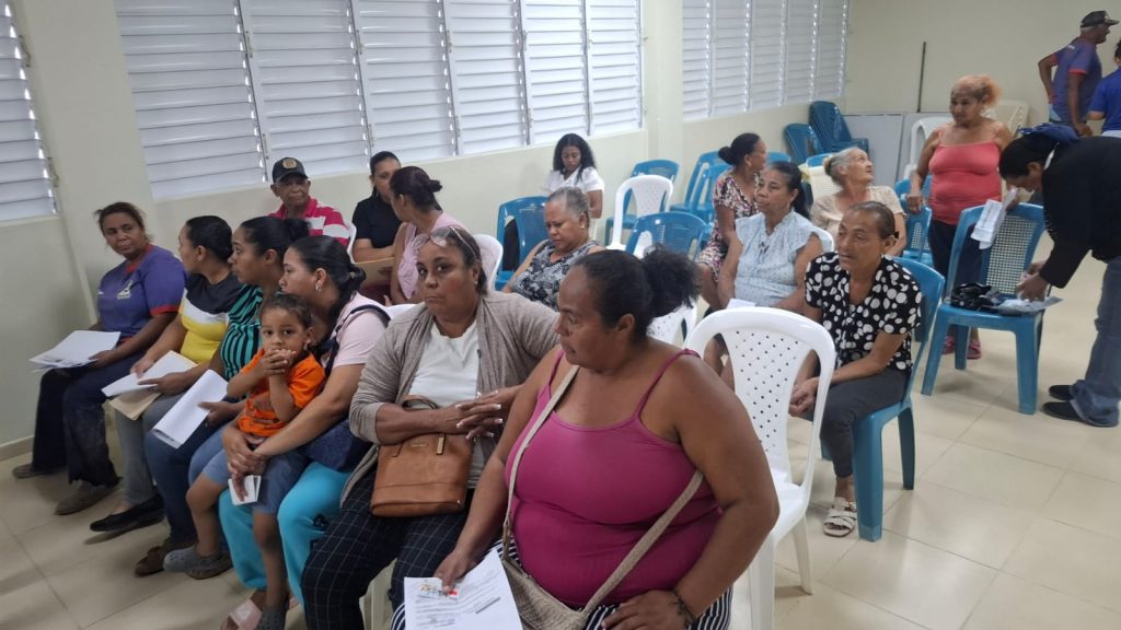 Supérate realiza jornada con familias beneficiarias en Santiago