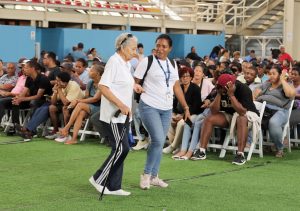 Personal de Supérate dando asistencia a las personas que se dieron cita a la actividad.