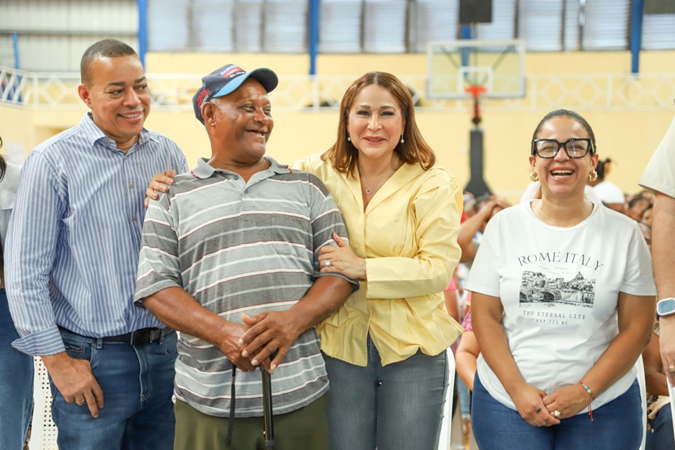 Supérate entrega Bono de Emergencia a más de 400 familias afectadas por lluvias en María Trinidad Sánchez