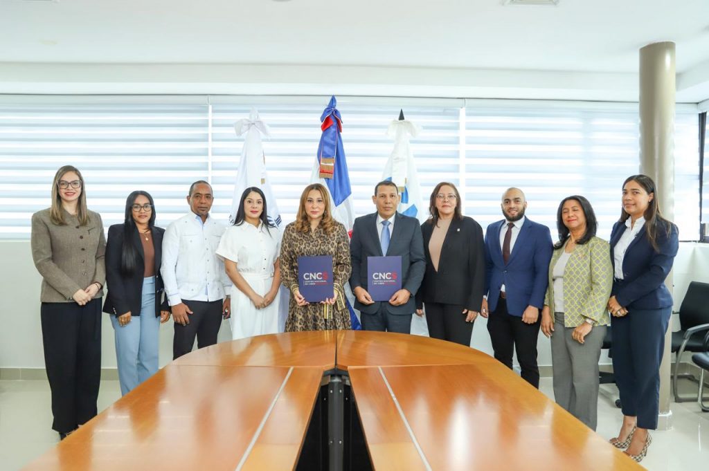 CNCS y Superate firman acuerdo 3