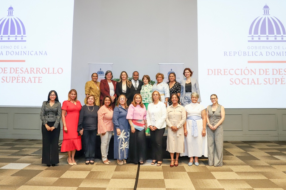Supérate fortalece articulación territorial en materia de protección social en encuentro con gobernadoras